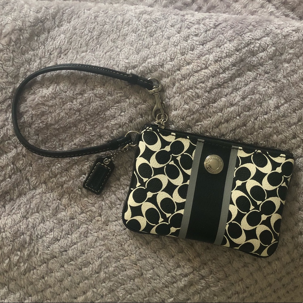 Good Used Condition Authentic Coach Wristlet!!